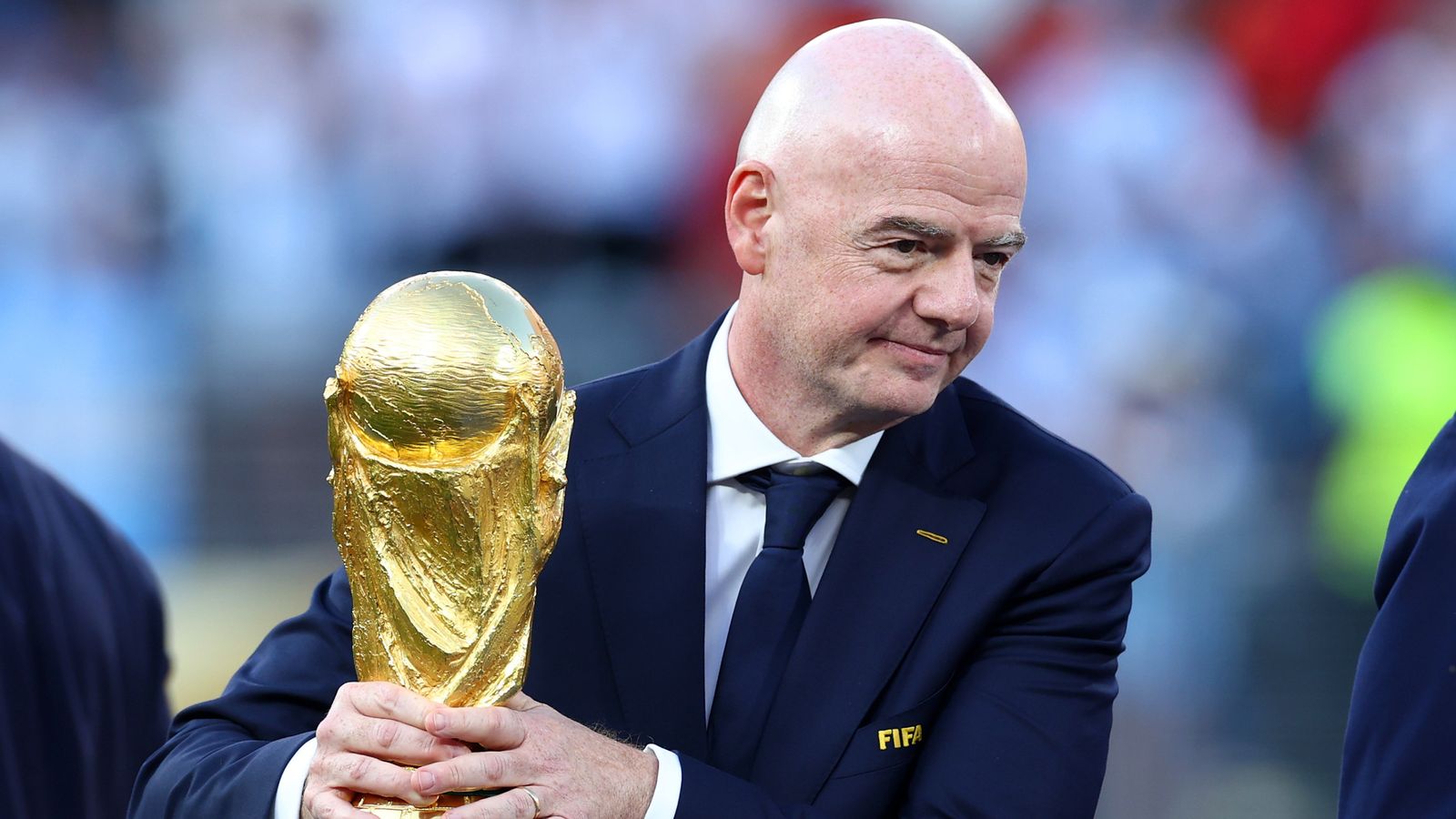 世界杯:国际足联主席贾尼·因凡蒂诺提供3000万英镑激励,推动成员支持有争议的私人投资计划